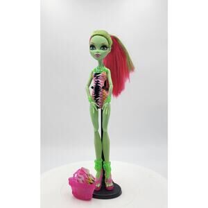Monster High Doll Venus McFlytrap 10.5" Tall Beach Beasties Swimsuit Accessories
